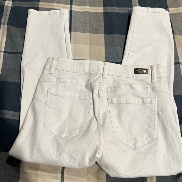 White capri jean, size 8, Juicy Culture - Picture 3 of 4